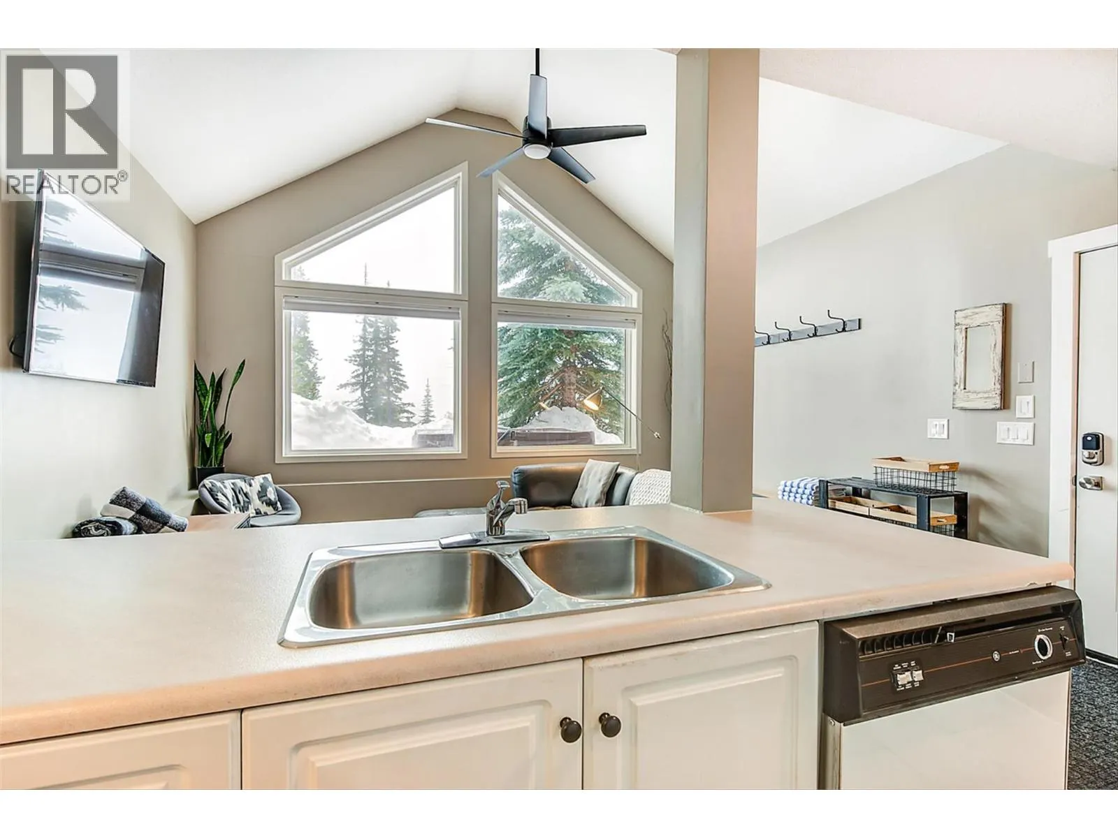 5977 Snow Pines Crescent Unit# 116D