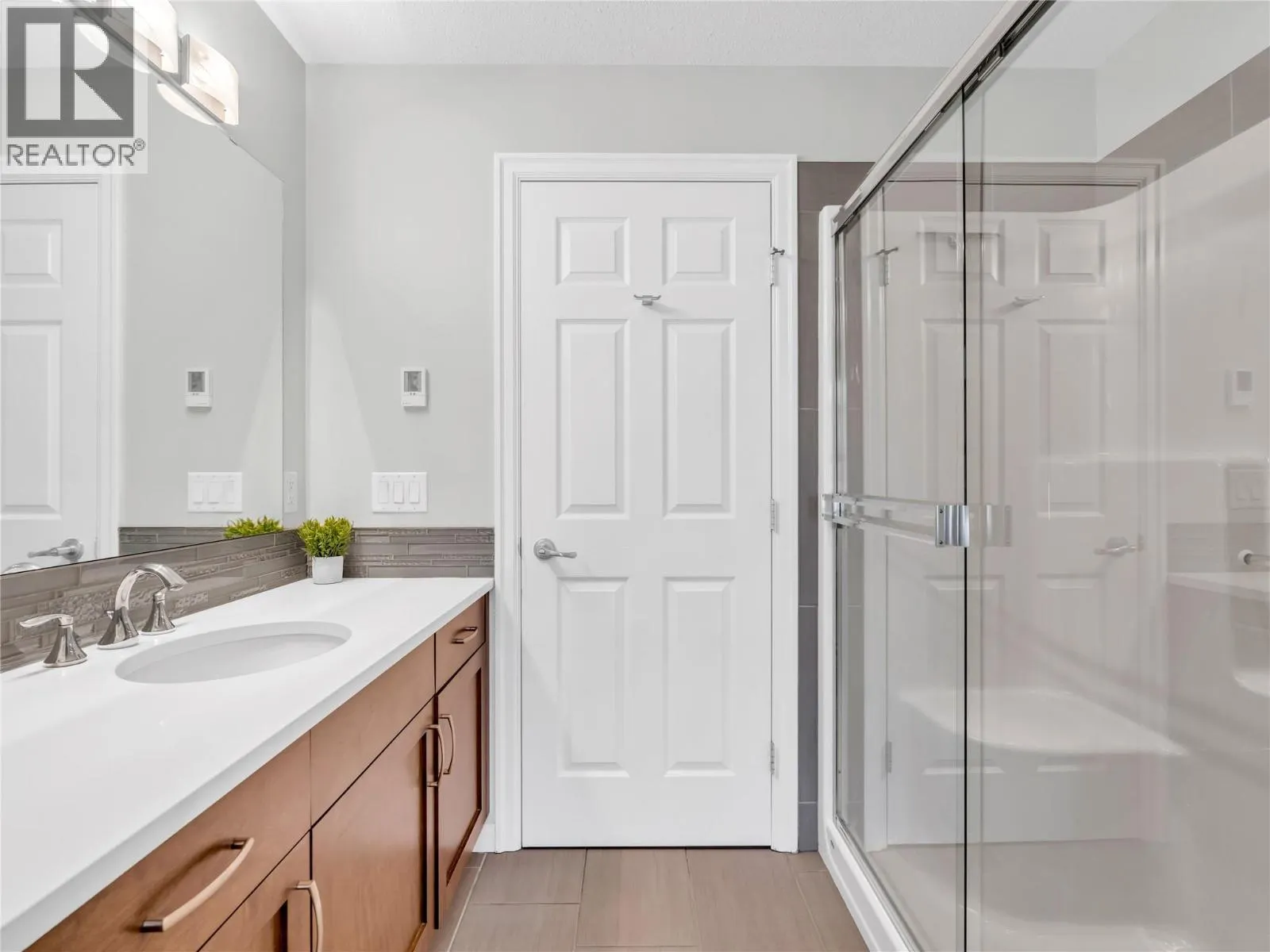 3589 SKAHA LAKE Road Unit# 303