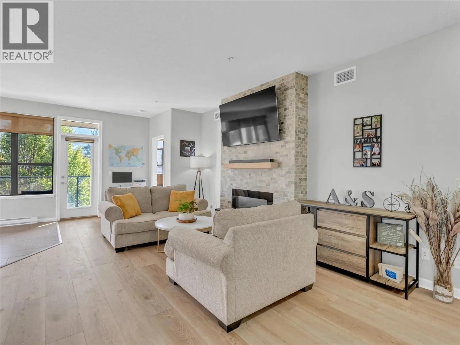 3589 SKAHA LAKE Road Unit# 303