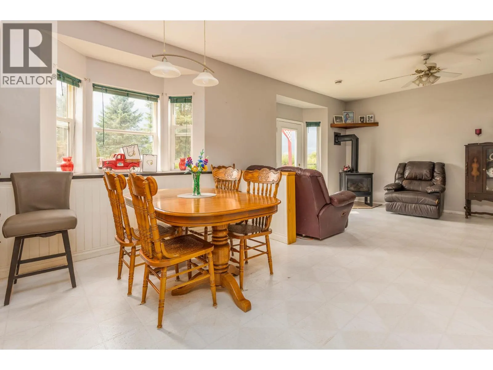 3695 Malakwa Loop Road