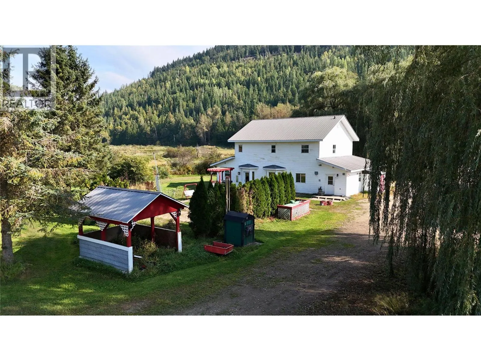 3695 Malakwa Loop Road