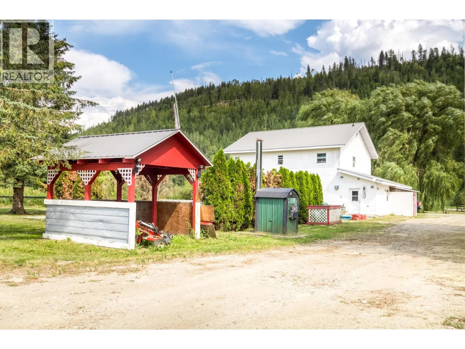 3695 Malakwa Loop Road