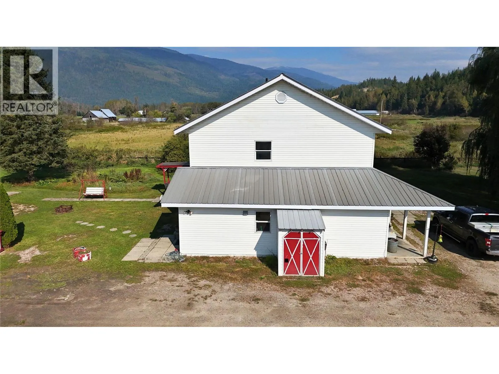 3695 Malakwa Loop Road