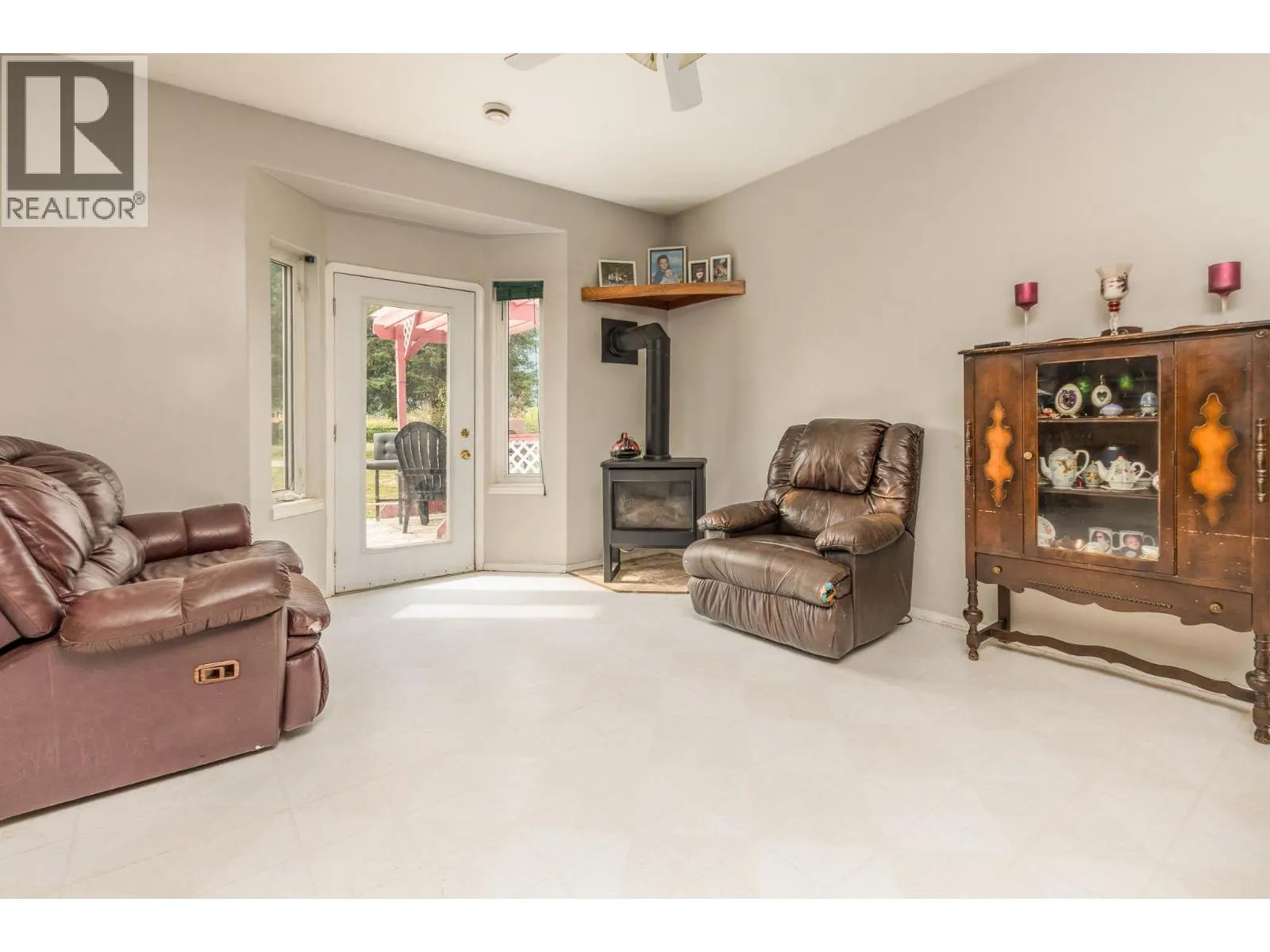 3695 Malakwa Loop Road