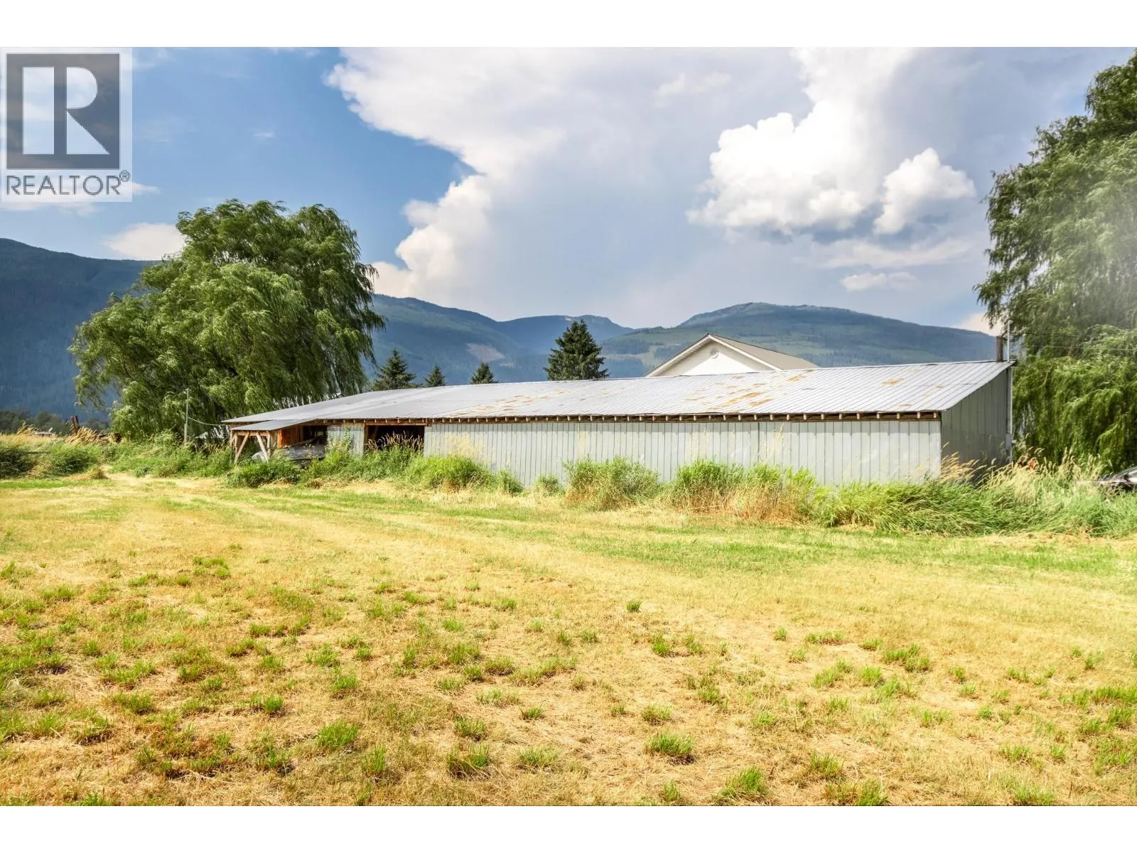 3695 Malakwa Loop Road