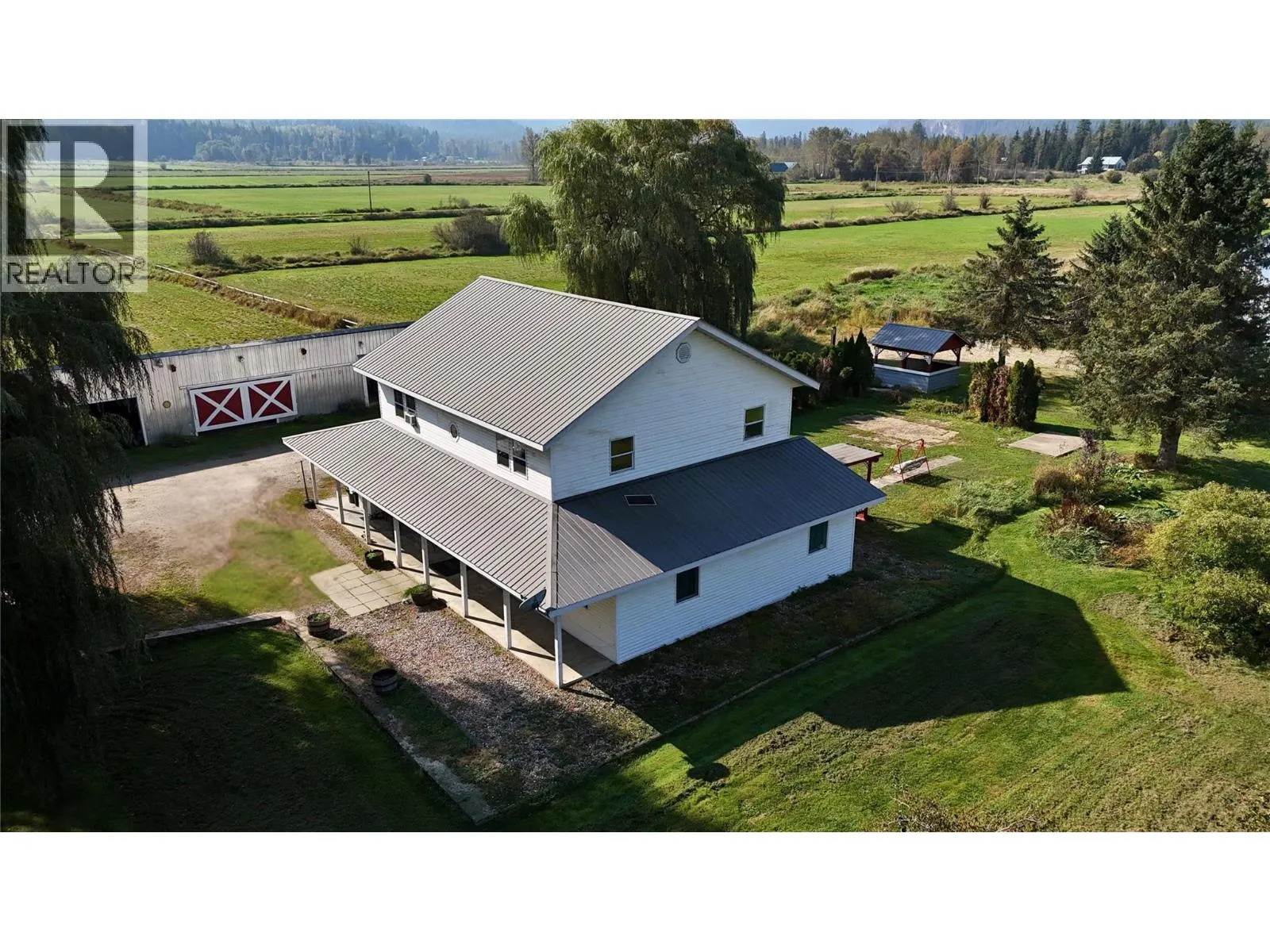 3695 Malakwa Loop Road