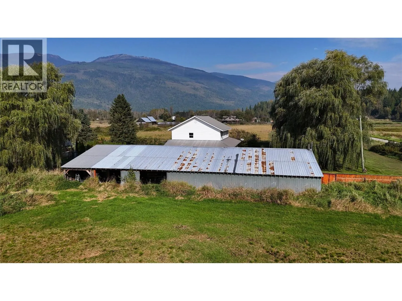 3695 Malakwa Loop Road