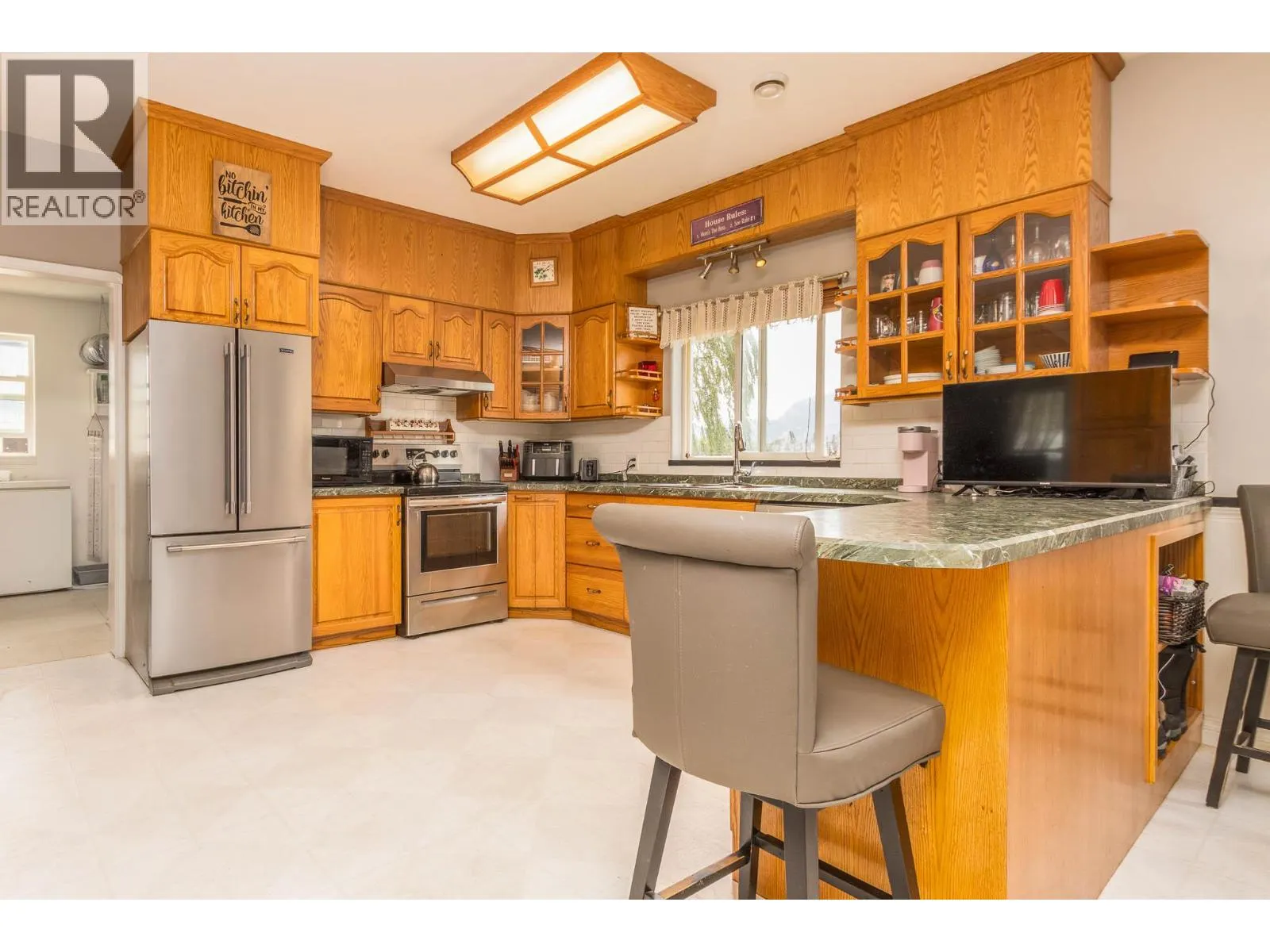 3695 Malakwa Loop Road