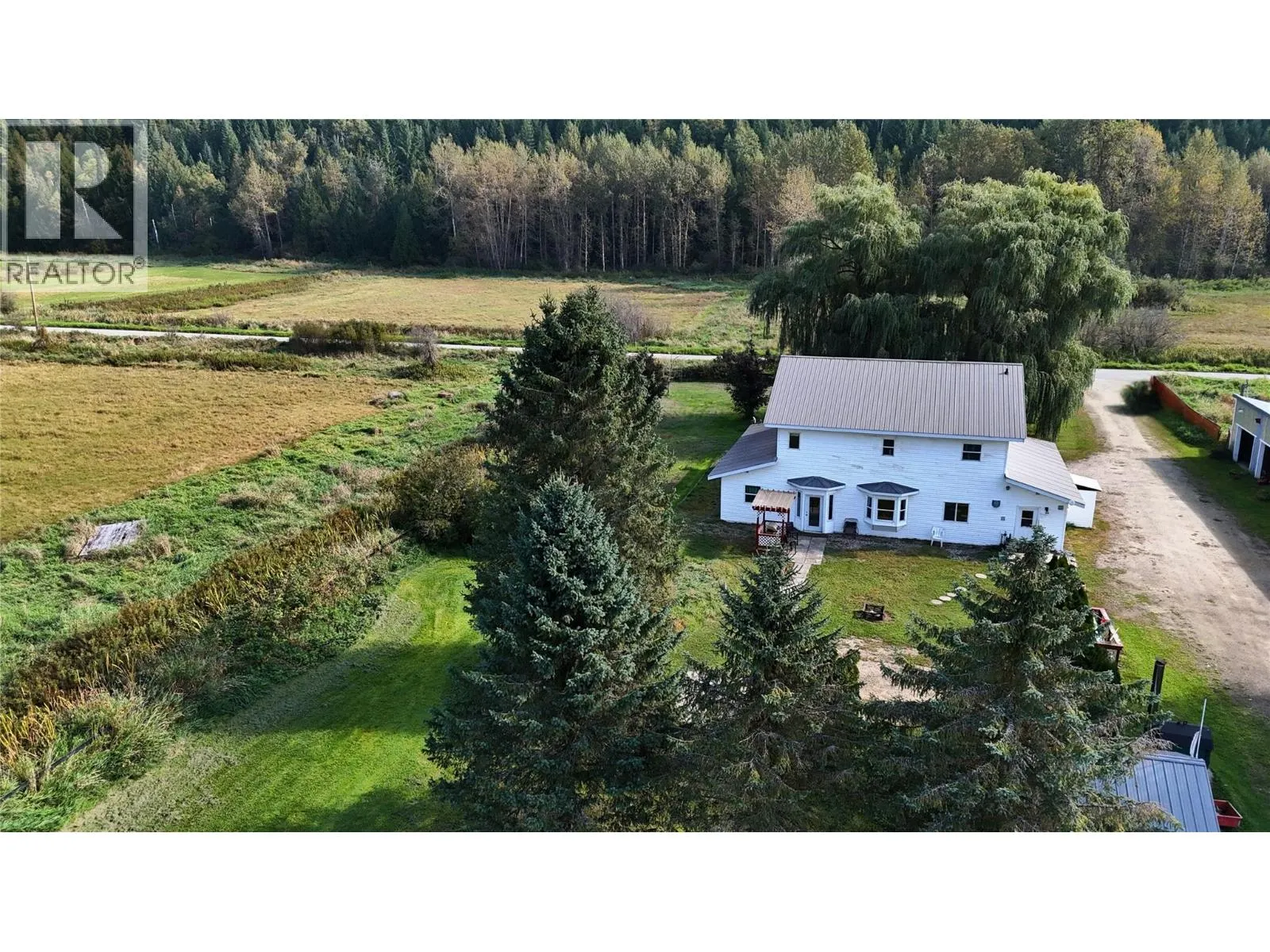 3695 Malakwa Loop Road