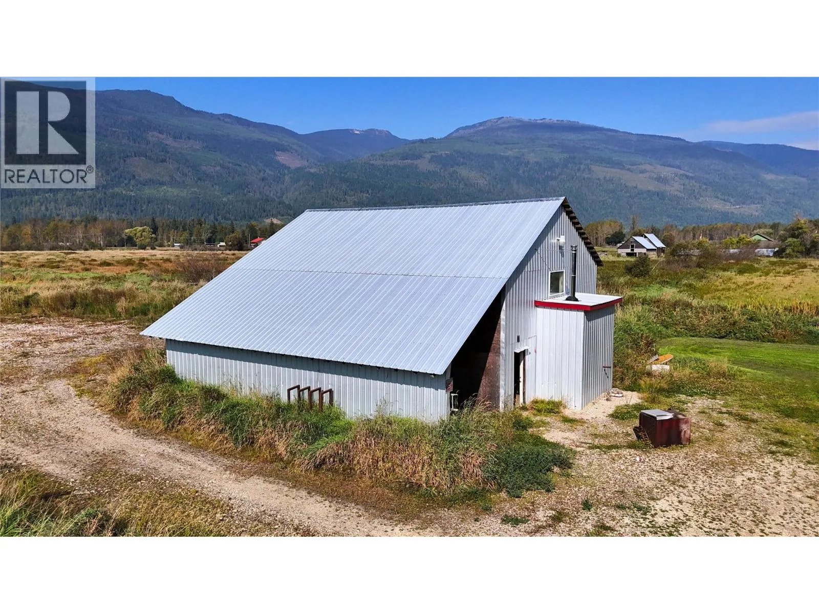 3695 Malakwa Loop Road