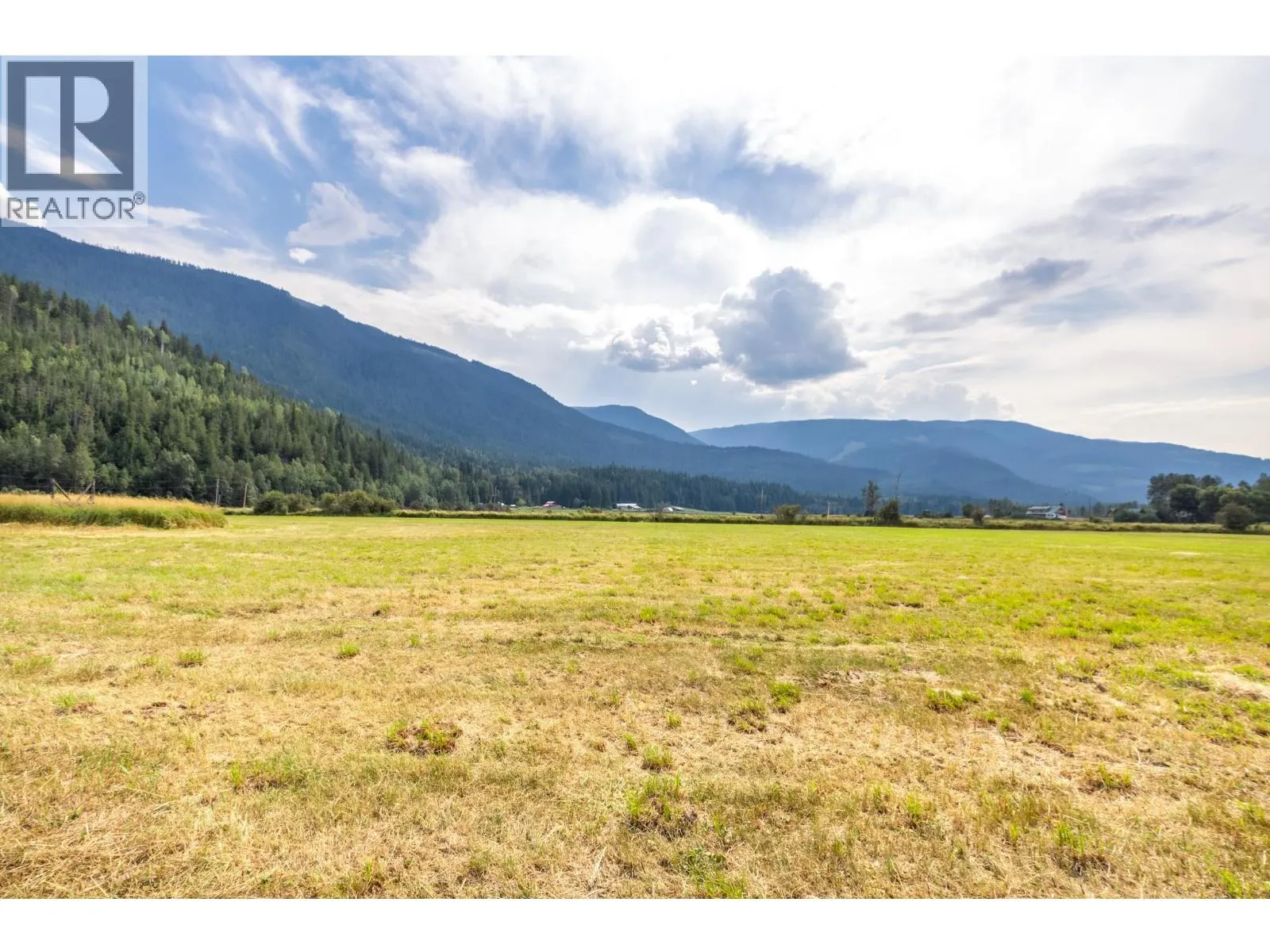 3695 Malakwa Loop Road