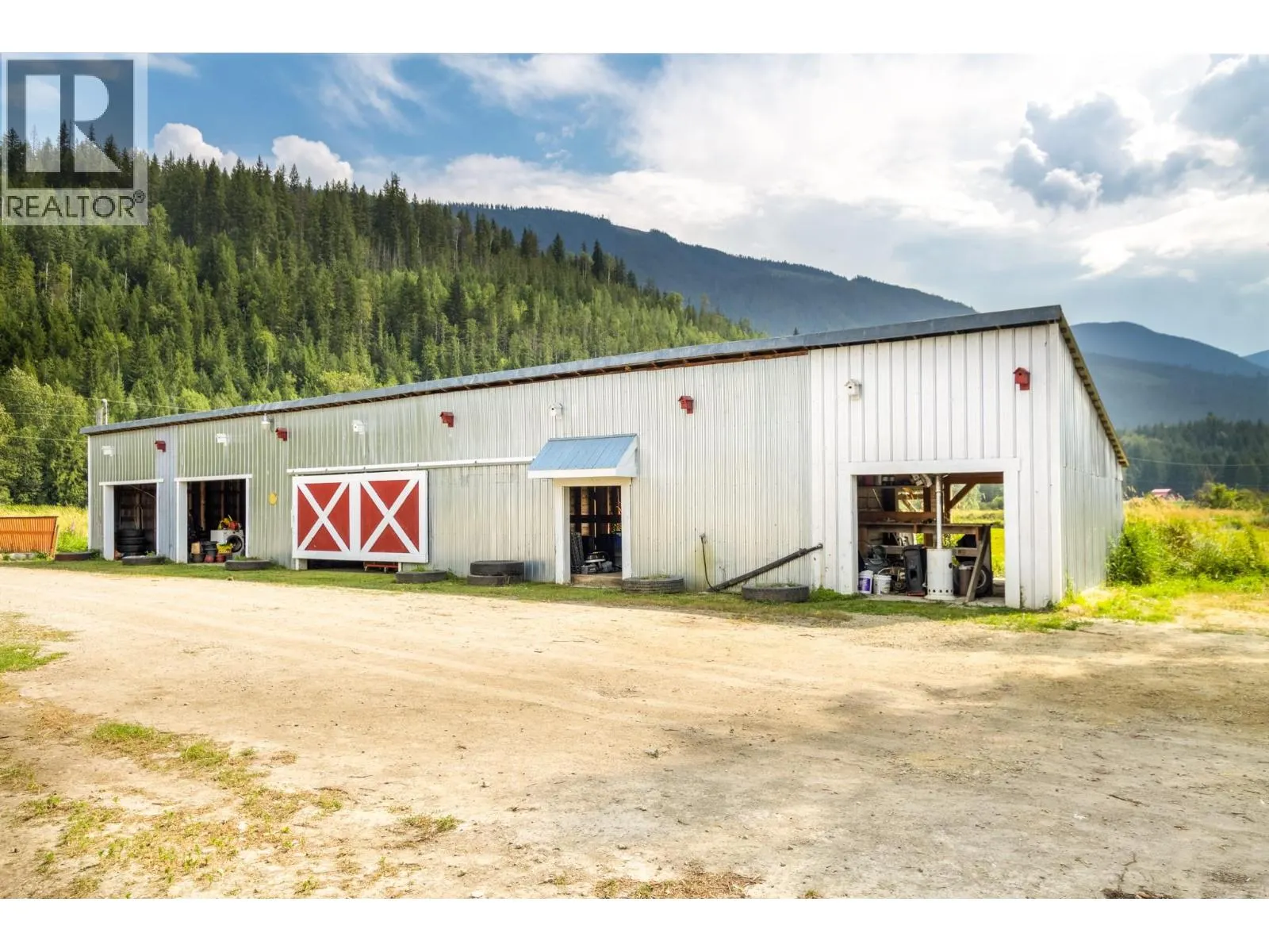 3695 Malakwa Loop Road