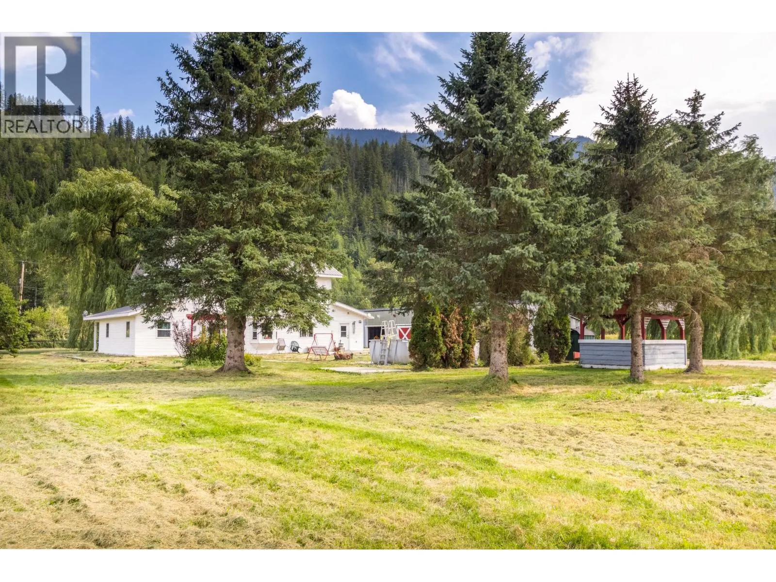 3695 Malakwa Loop Road