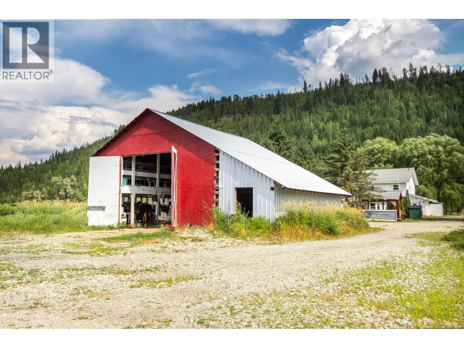 3695 Malakwa Loop Road