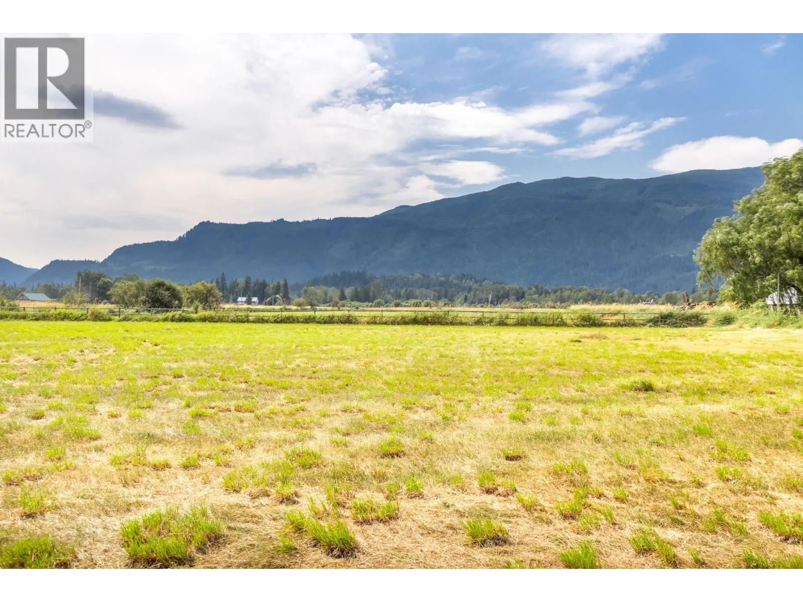 3695 Malakwa Loop Road