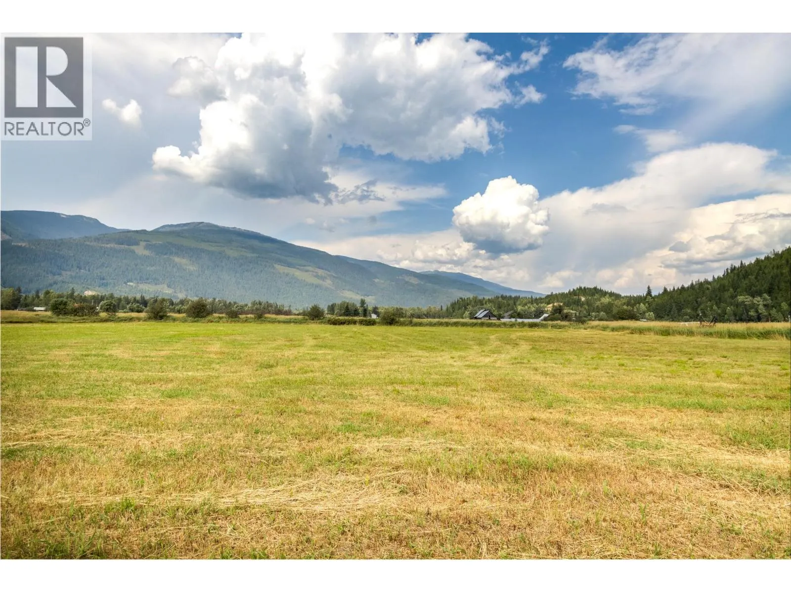 3695 Malakwa Loop Road