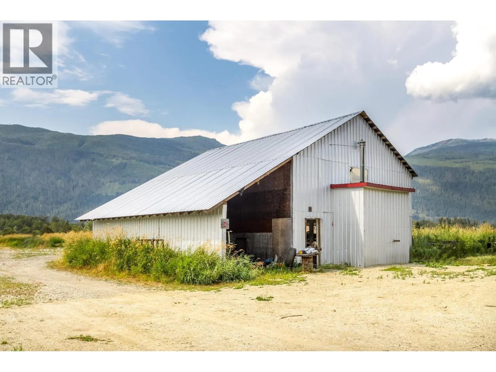 3695 Malakwa Loop Road