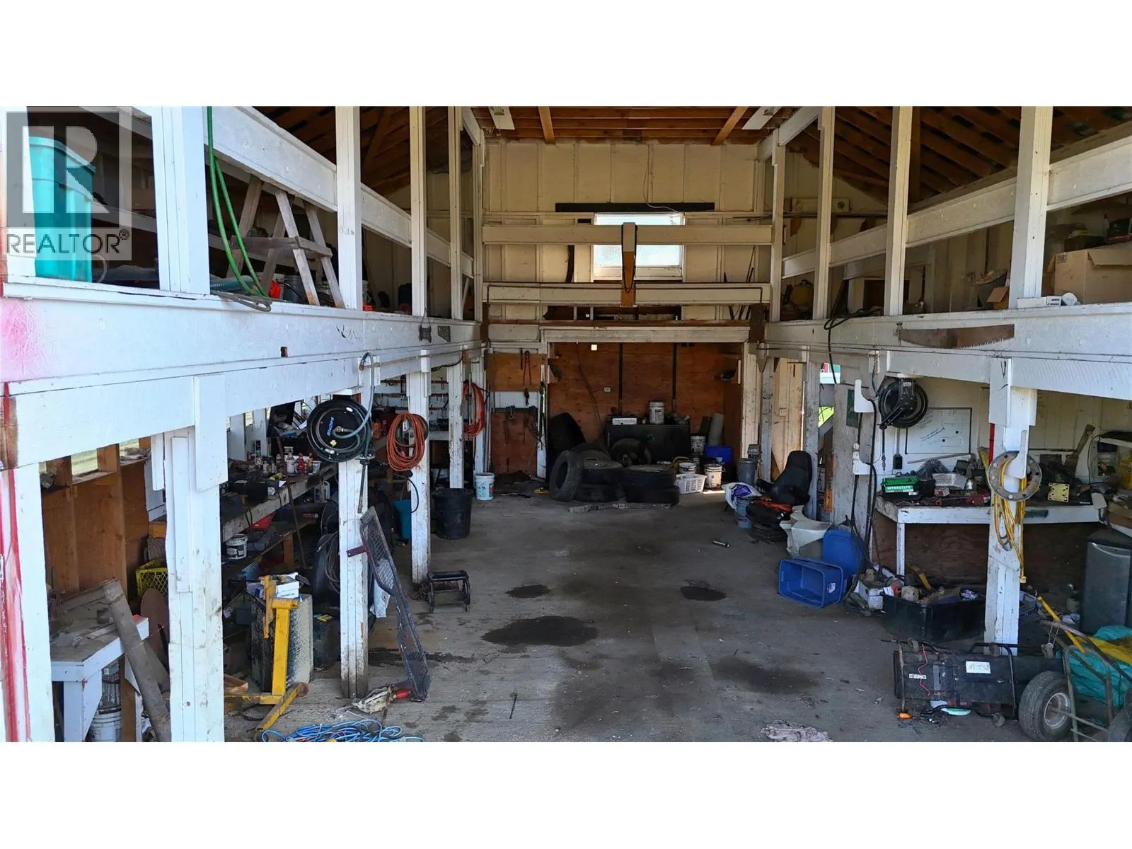 3695 Malakwa Loop Road