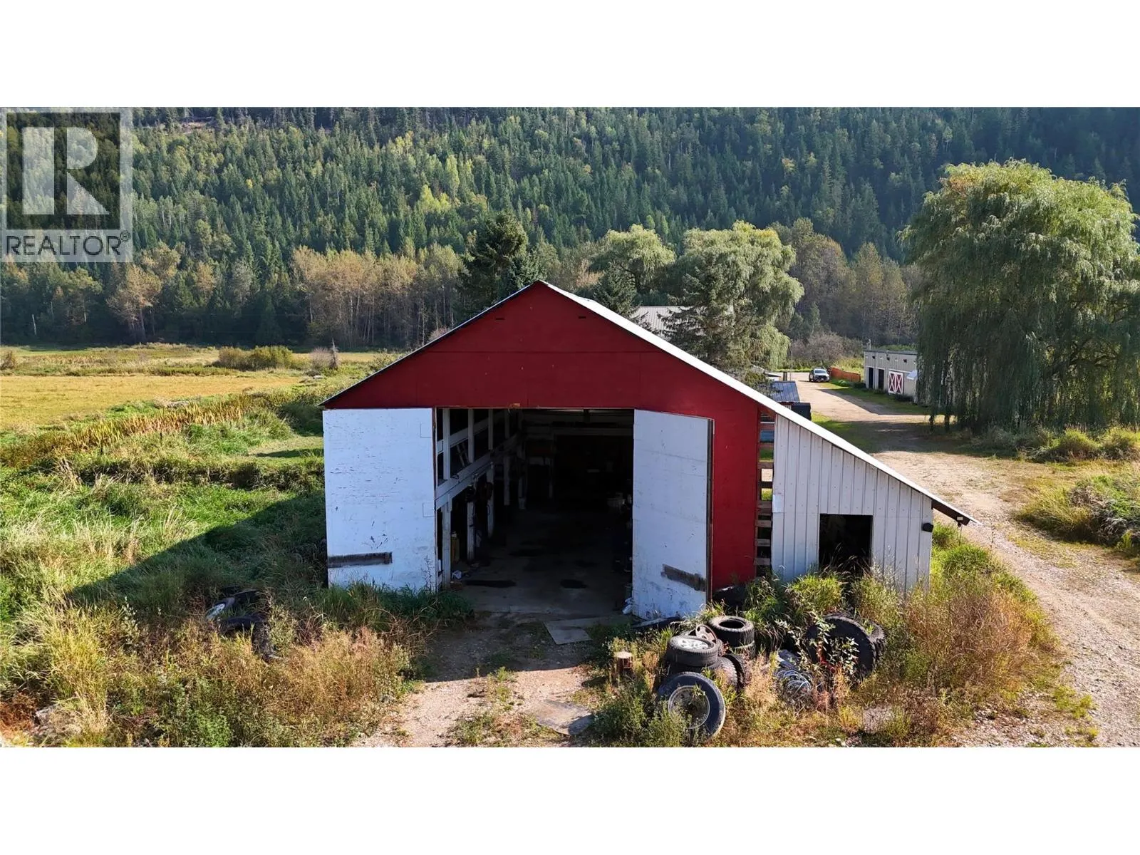 3695 Malakwa Loop Road
