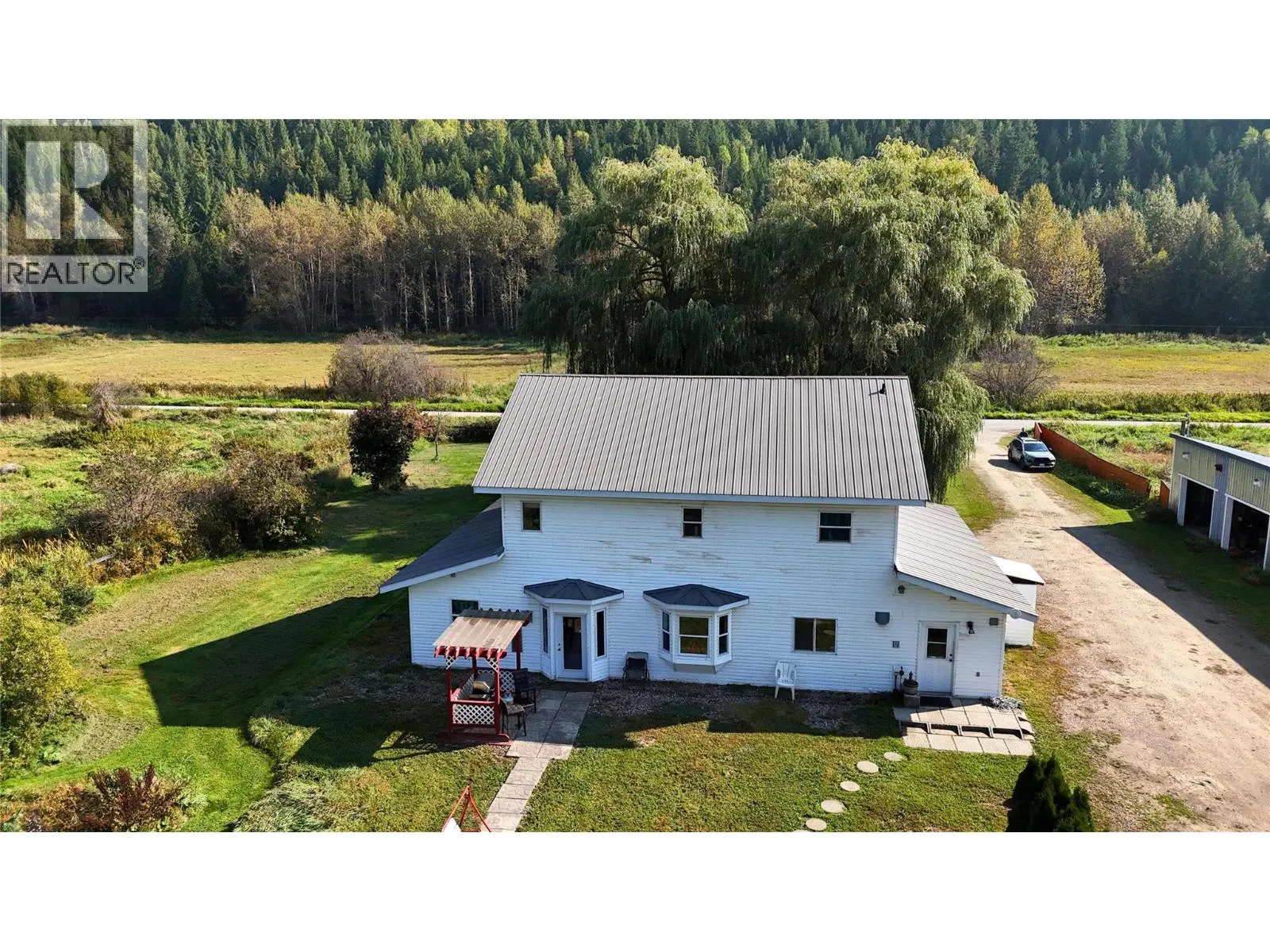 3695 Malakwa Loop Road