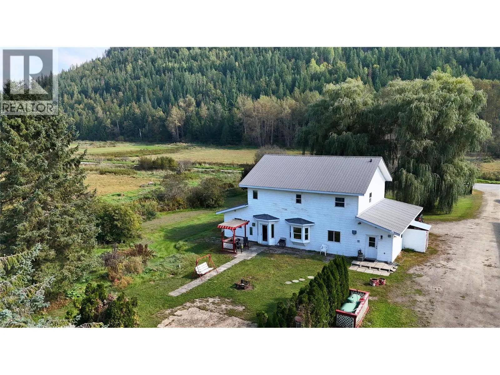 3695 Malakwa Loop Road