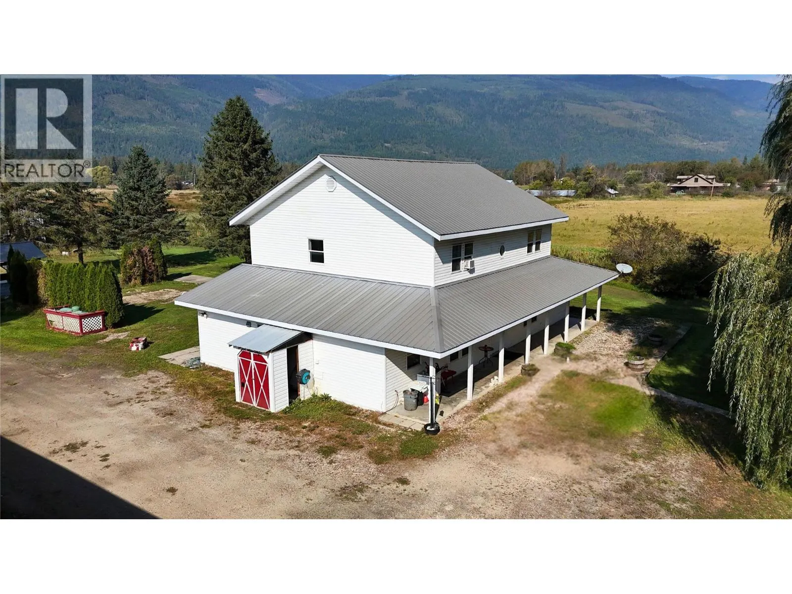 3695 Malakwa Loop Road