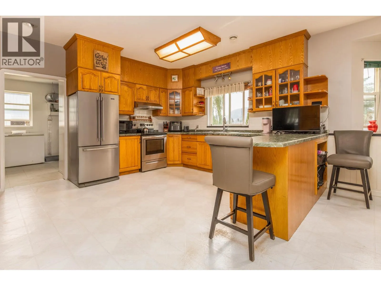 3695 Malakwa Loop Road