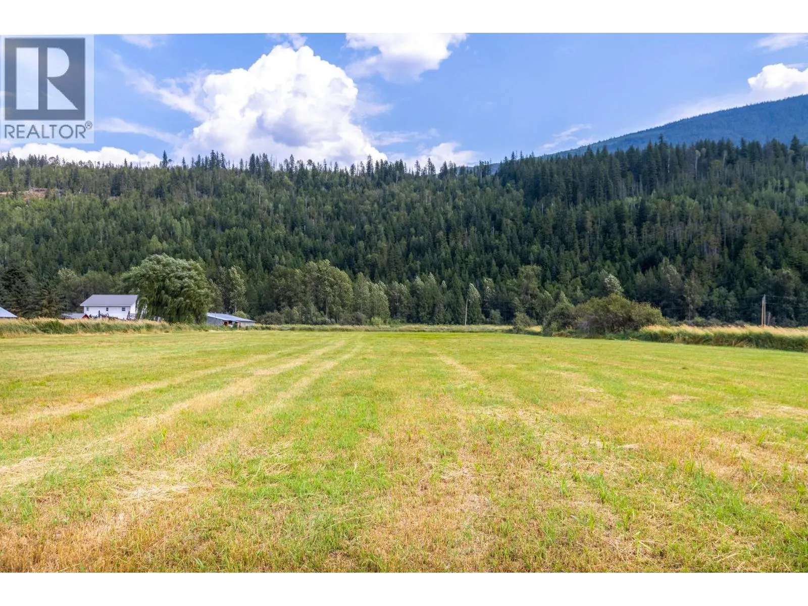 3695 Malakwa Loop Road