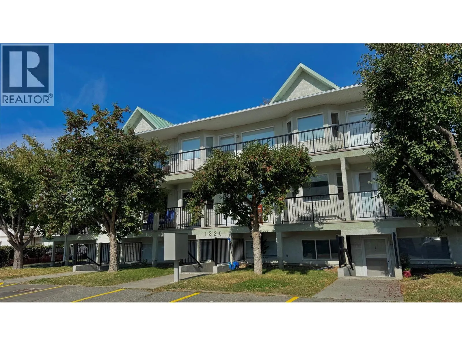1320 SELKIRK Avenue Unit# 4