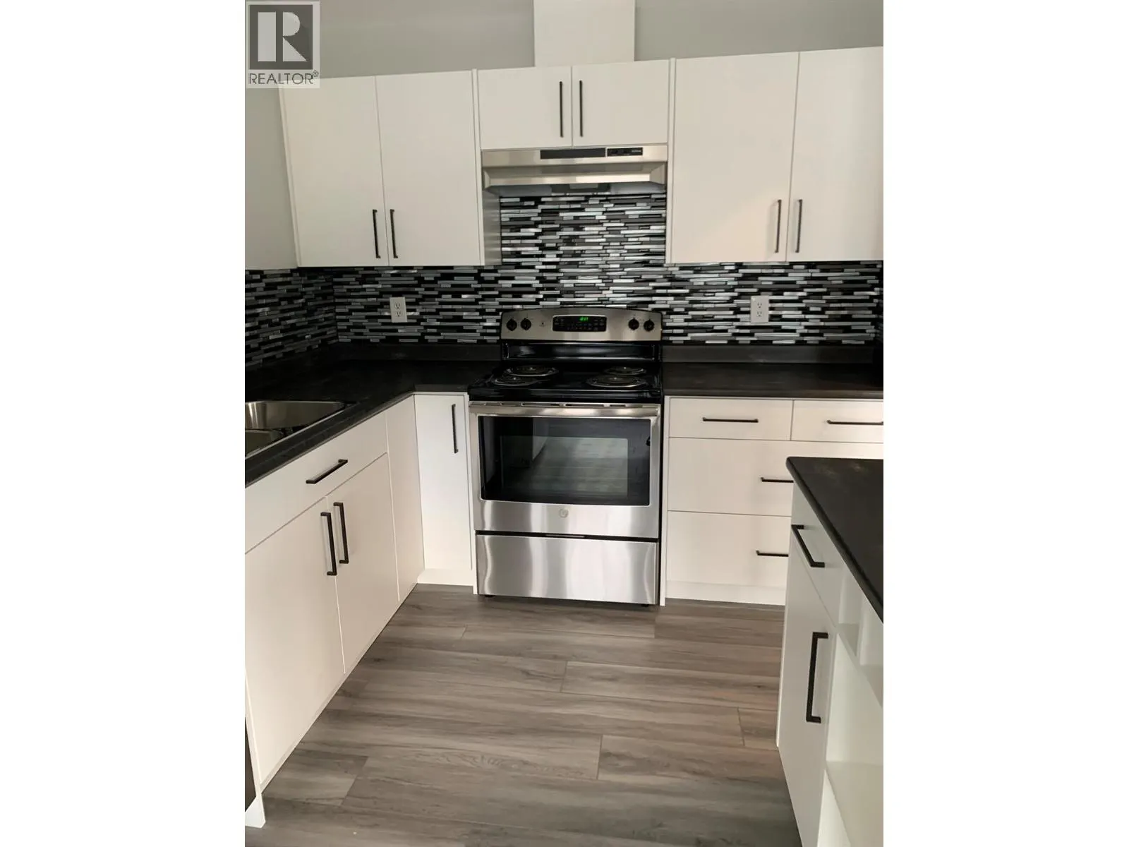 1320 SELKIRK Avenue Unit# 4