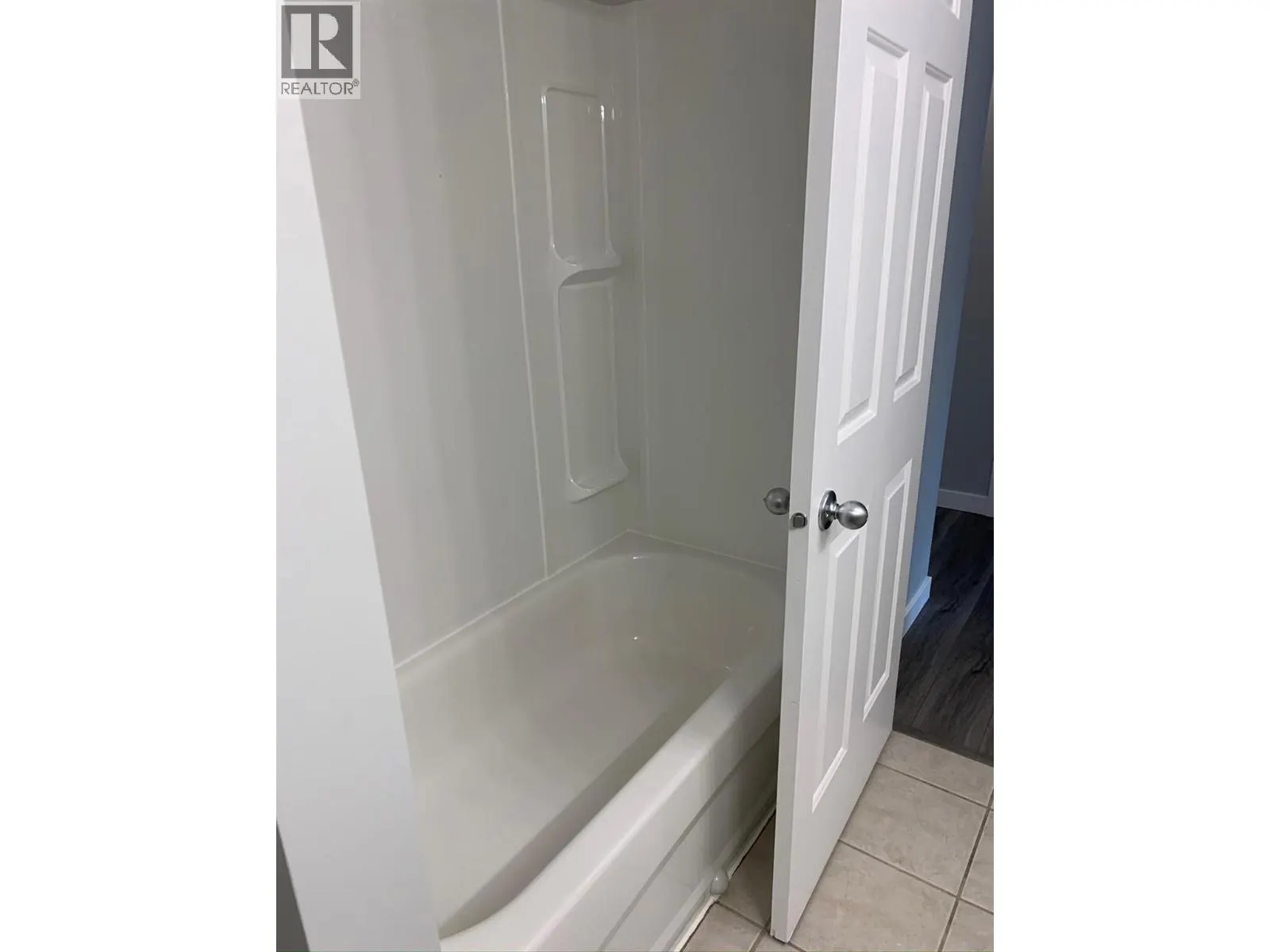 1320 SELKIRK Avenue Unit# 4