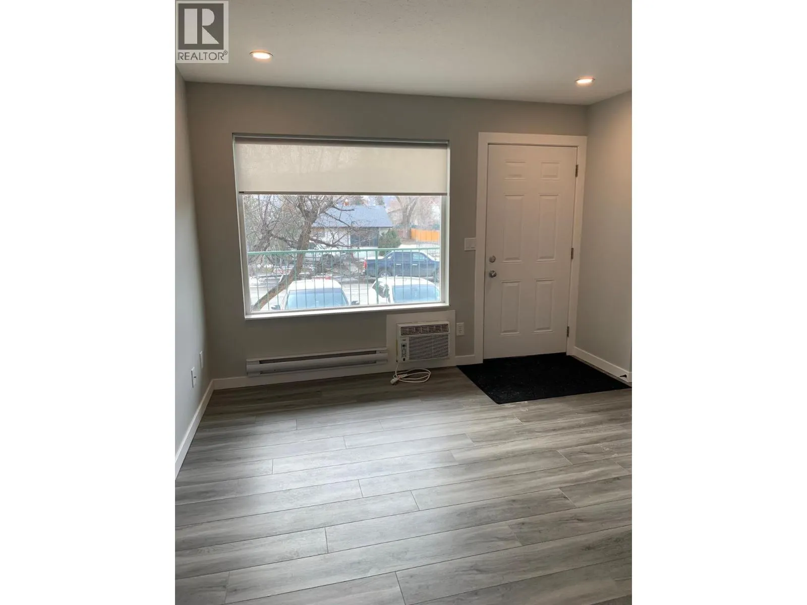 1320 SELKIRK Avenue Unit# 4
