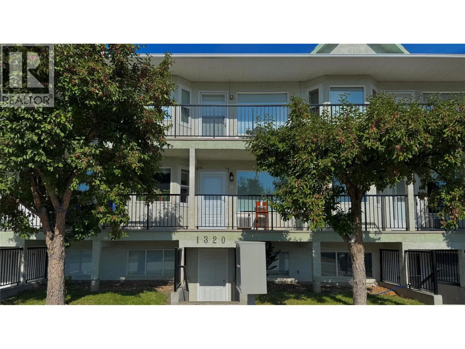 1320 SELKIRK Avenue Unit# 4