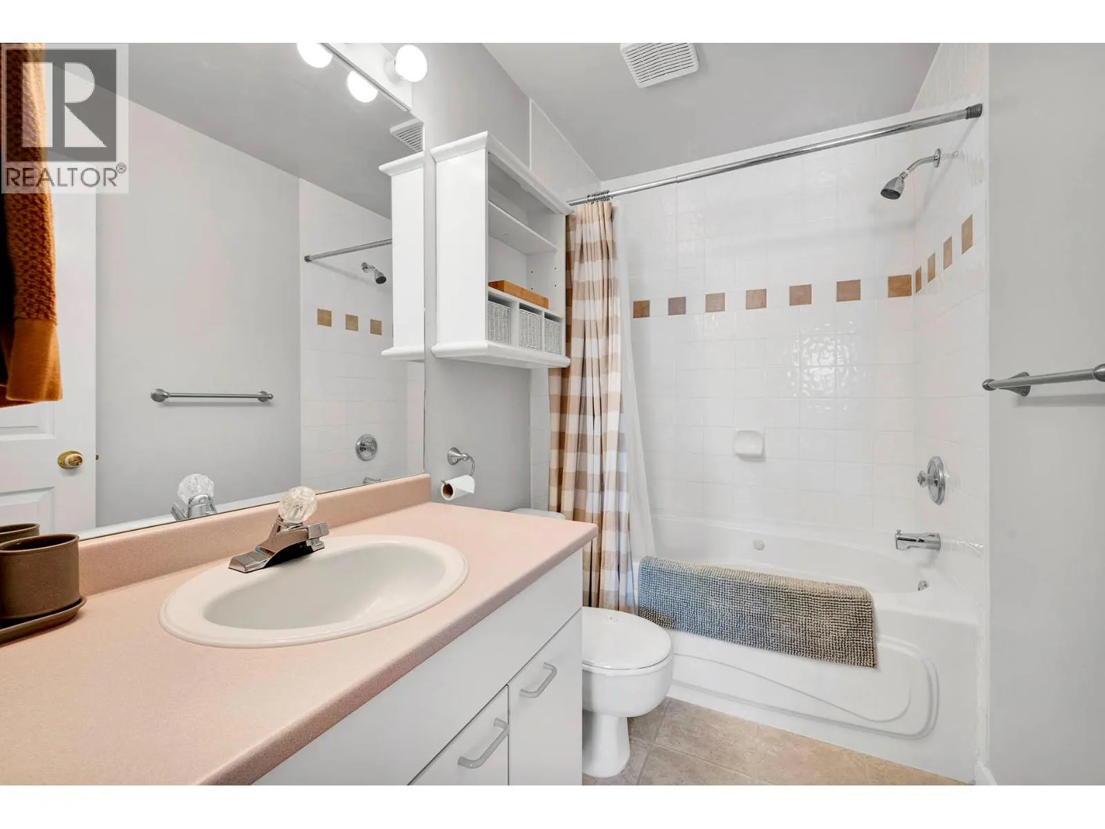 411 ABERDEEN Drive Unit# 22