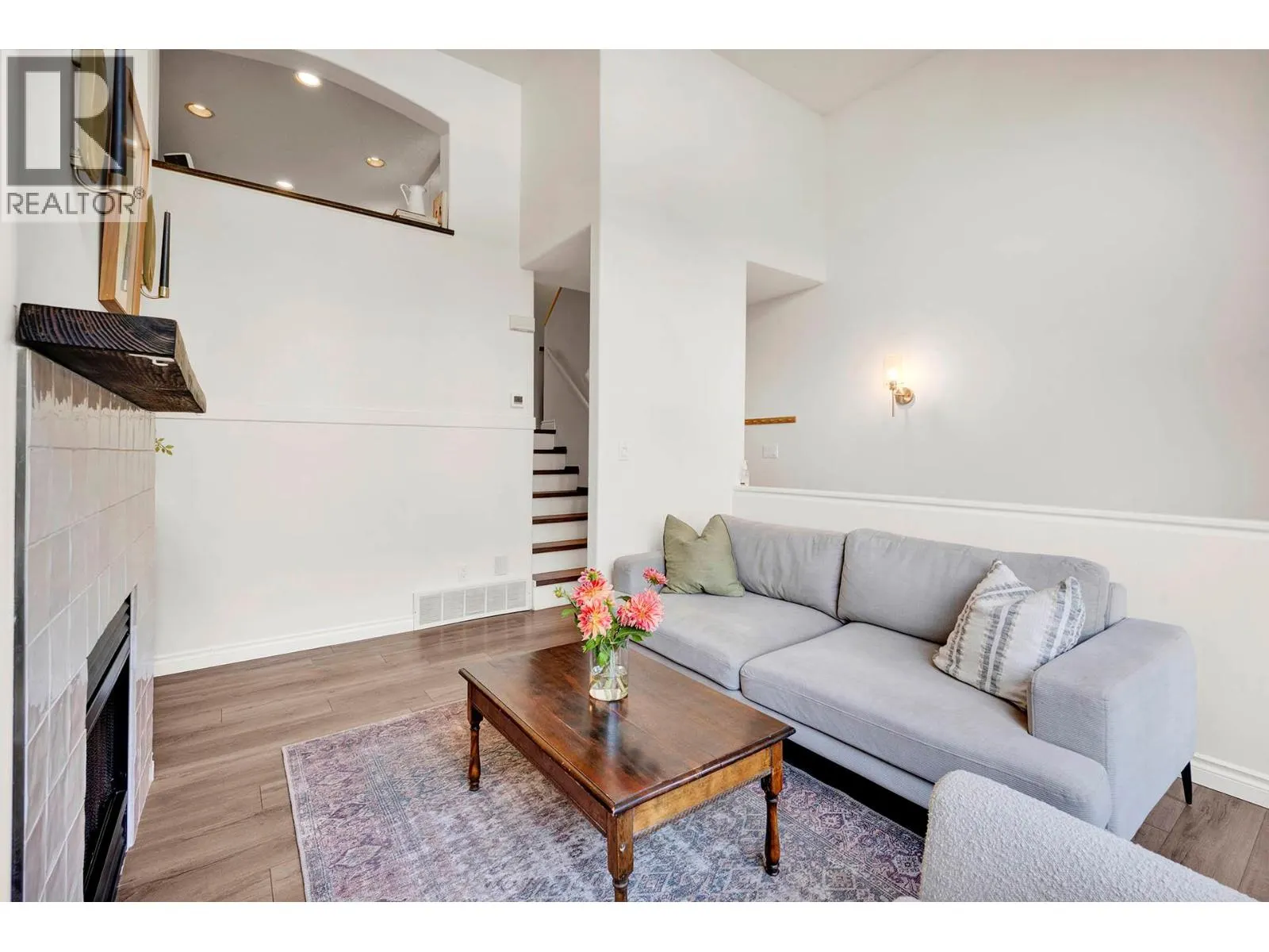 411 ABERDEEN Drive Unit# 22