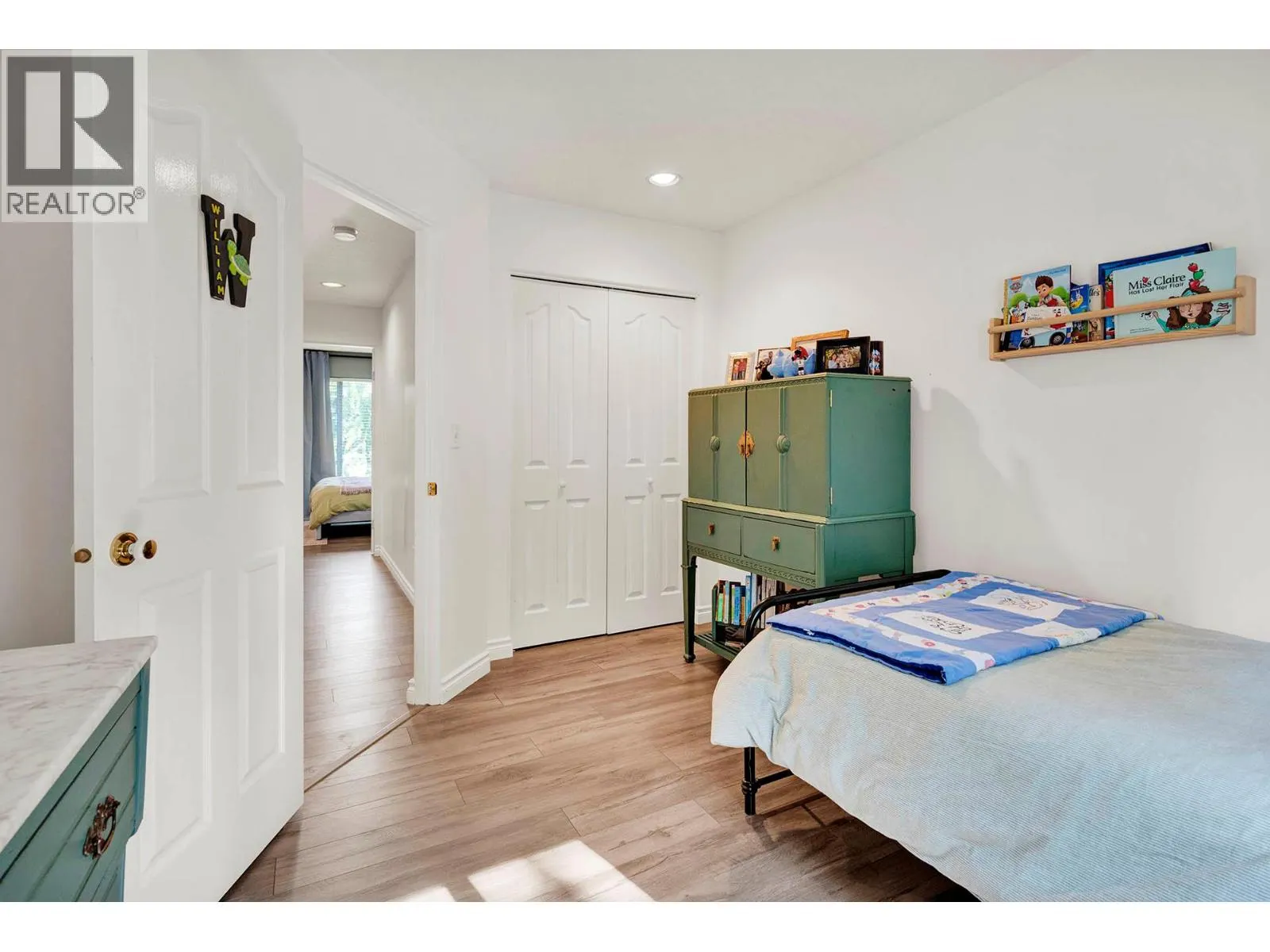 411 ABERDEEN Drive Unit# 22