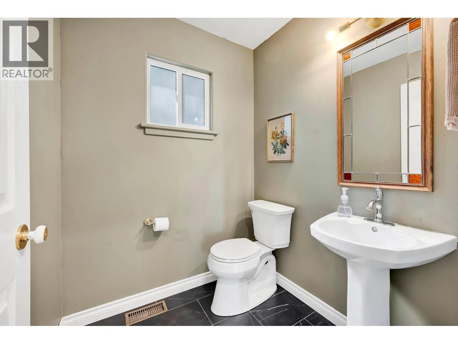 411 ABERDEEN Drive Unit# 22