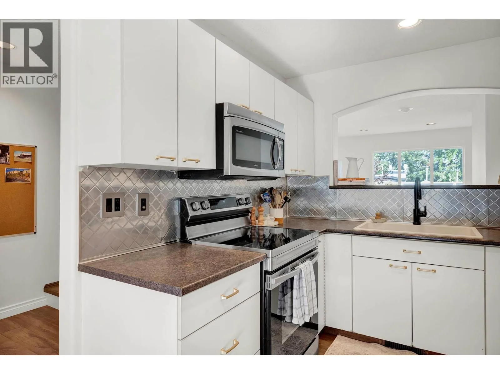 411 ABERDEEN Drive Unit# 22