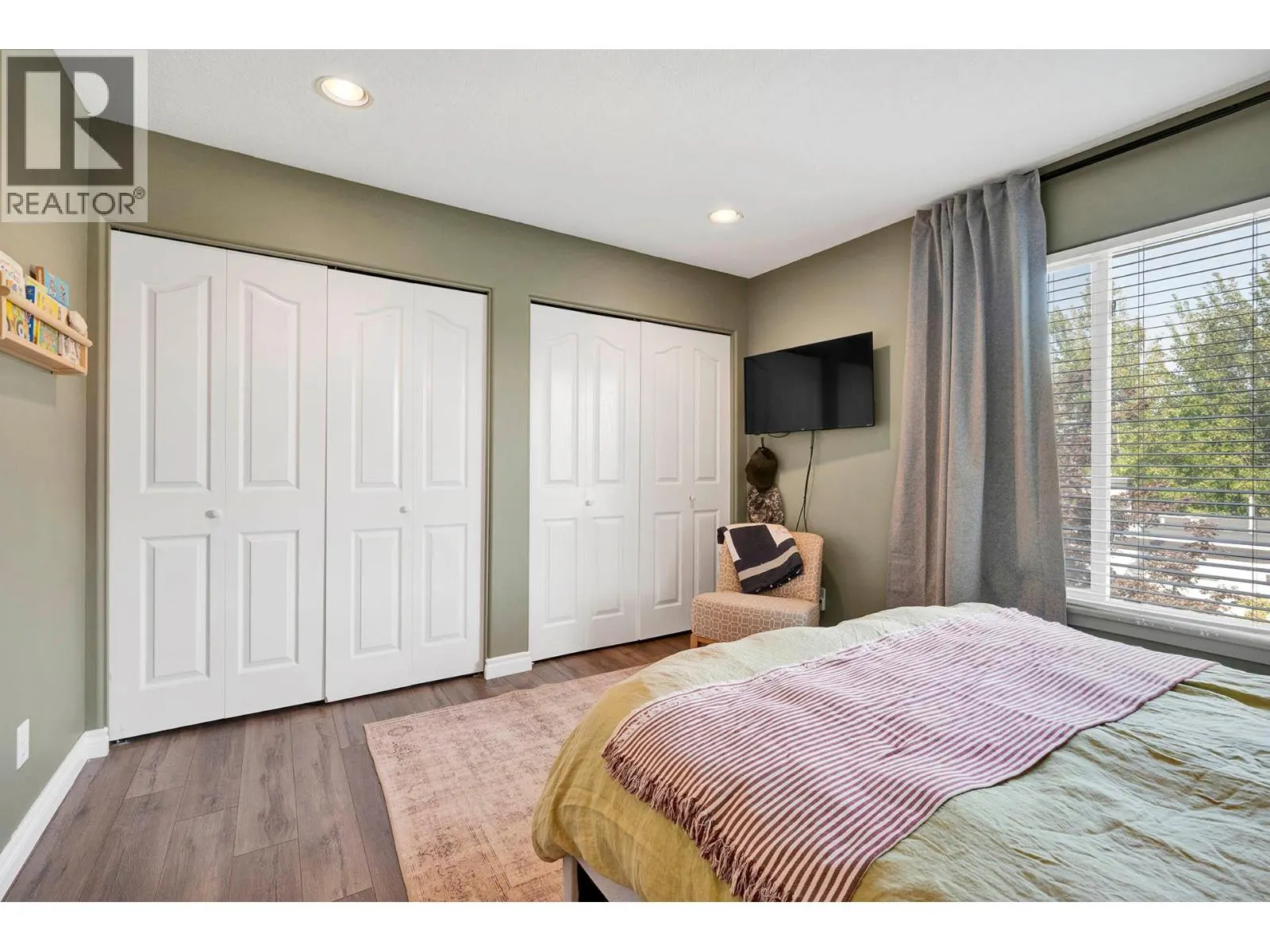 411 ABERDEEN Drive Unit# 22
