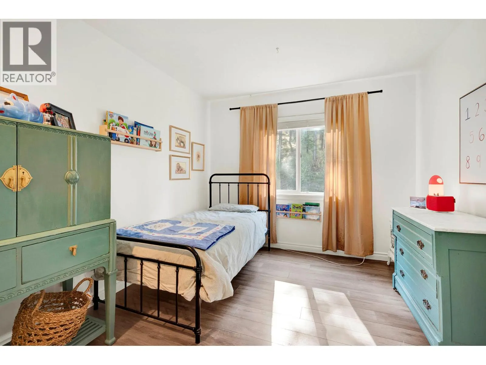 411 ABERDEEN Drive Unit# 22