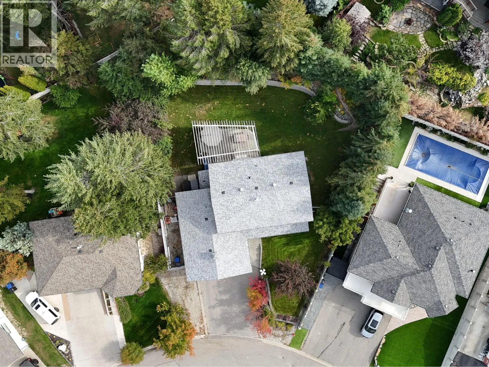 1646 MT PYRAMID Crescent