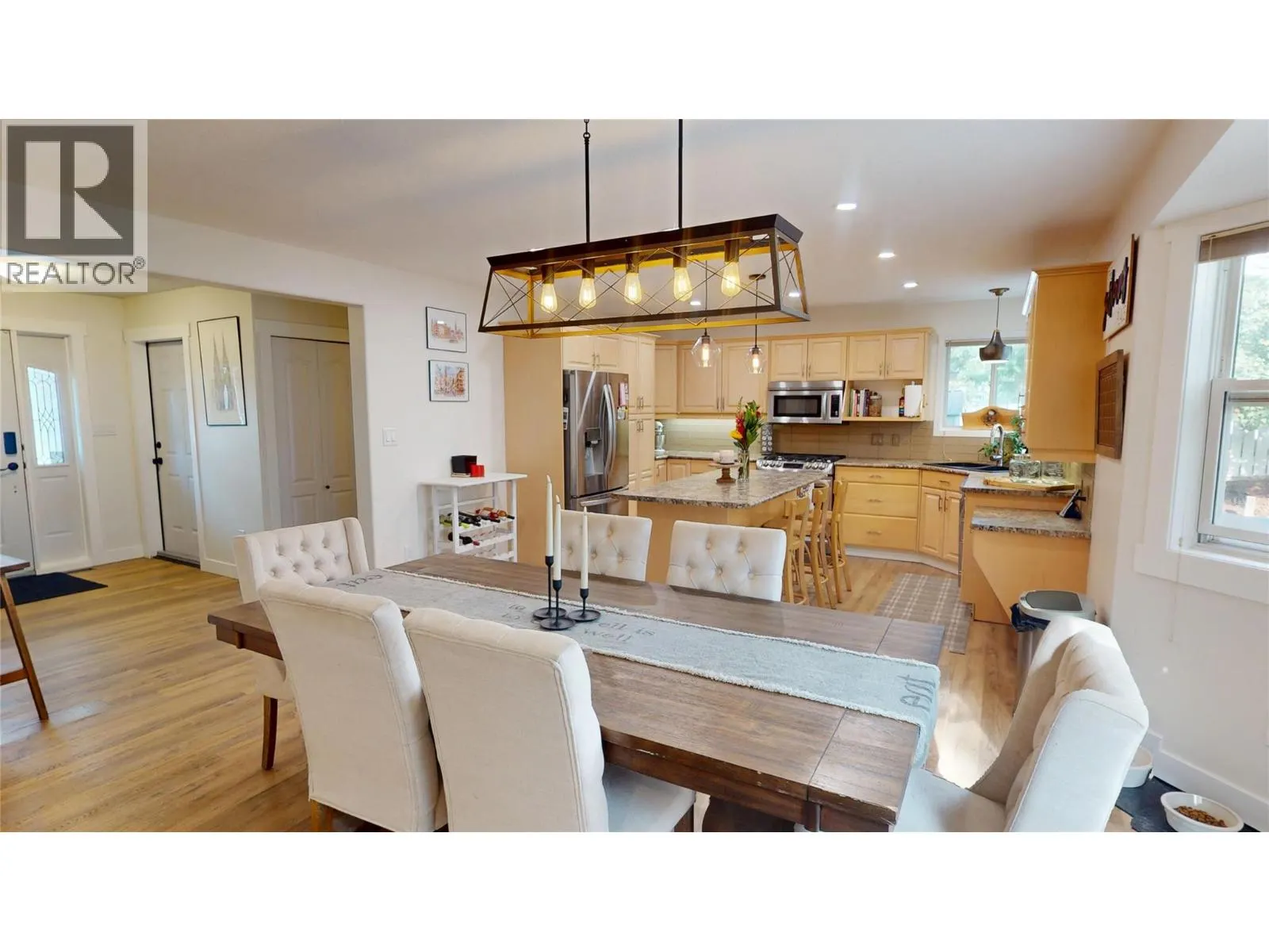 1646 MT PYRAMID Crescent