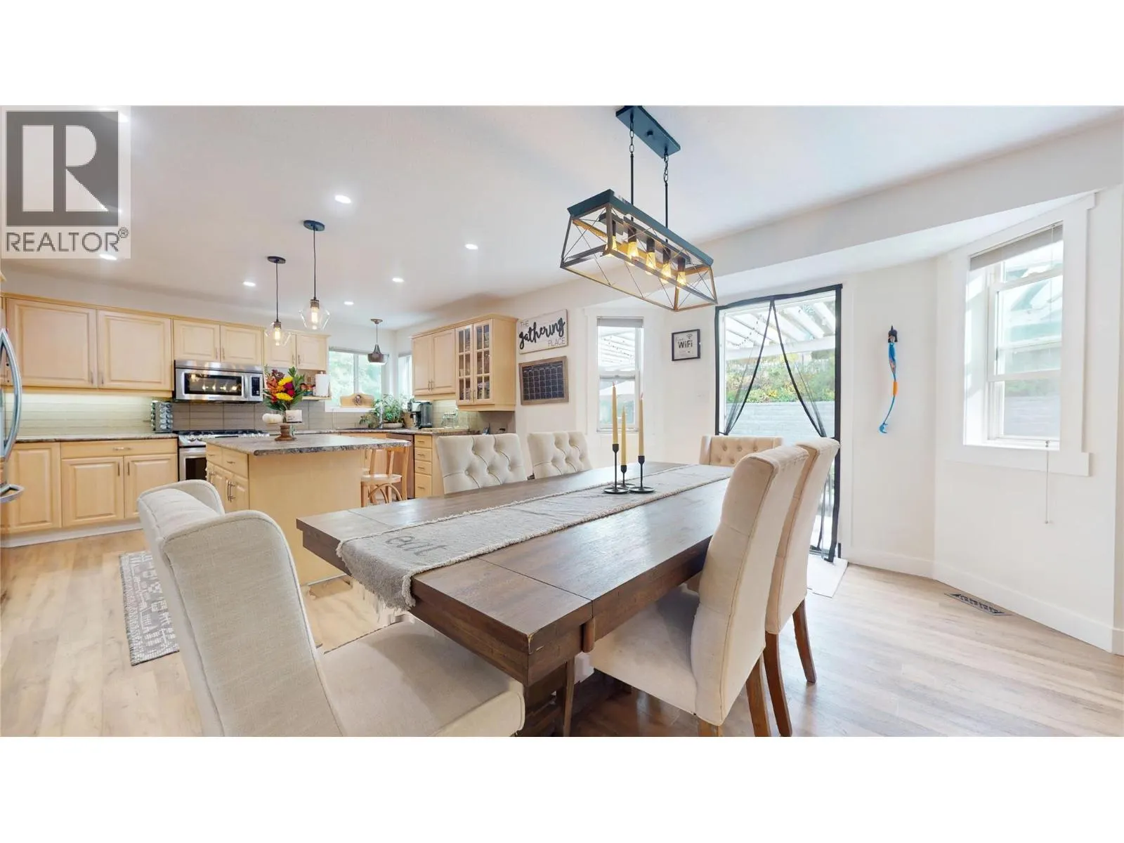 1646 MT PYRAMID Crescent
