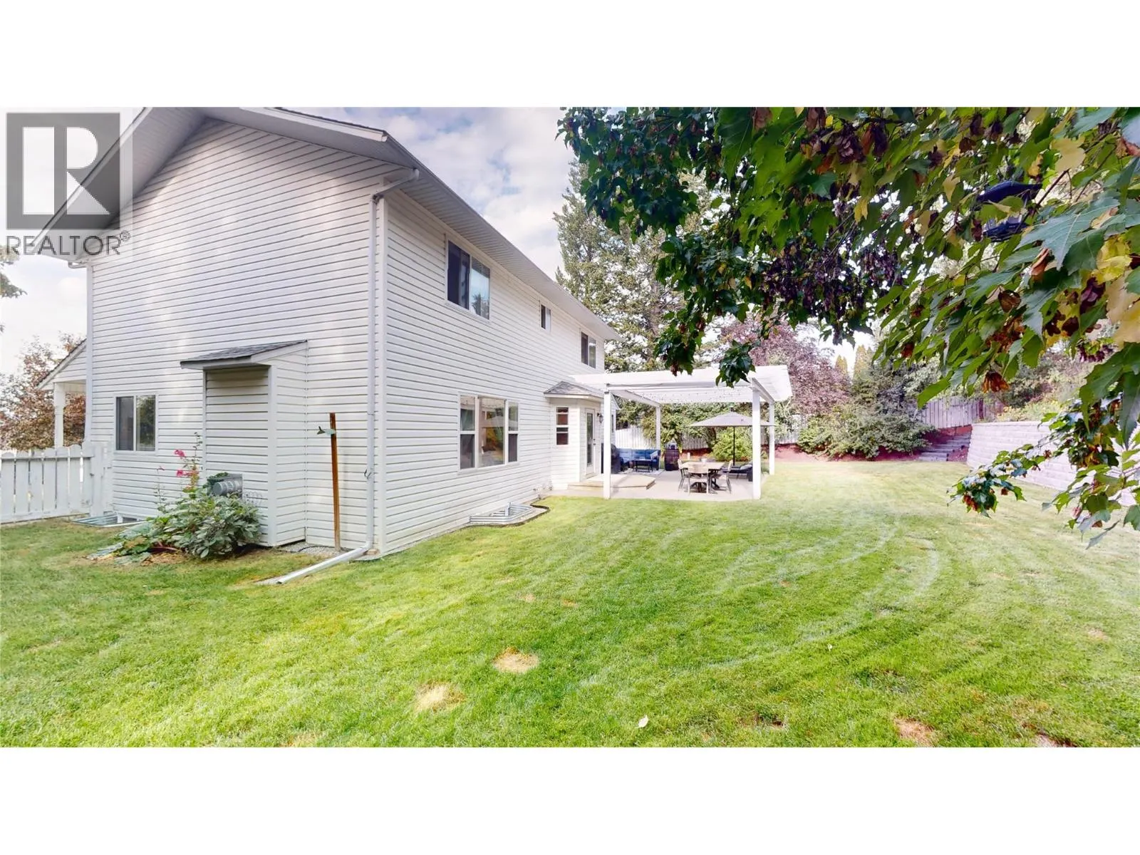 1646 MT PYRAMID Crescent