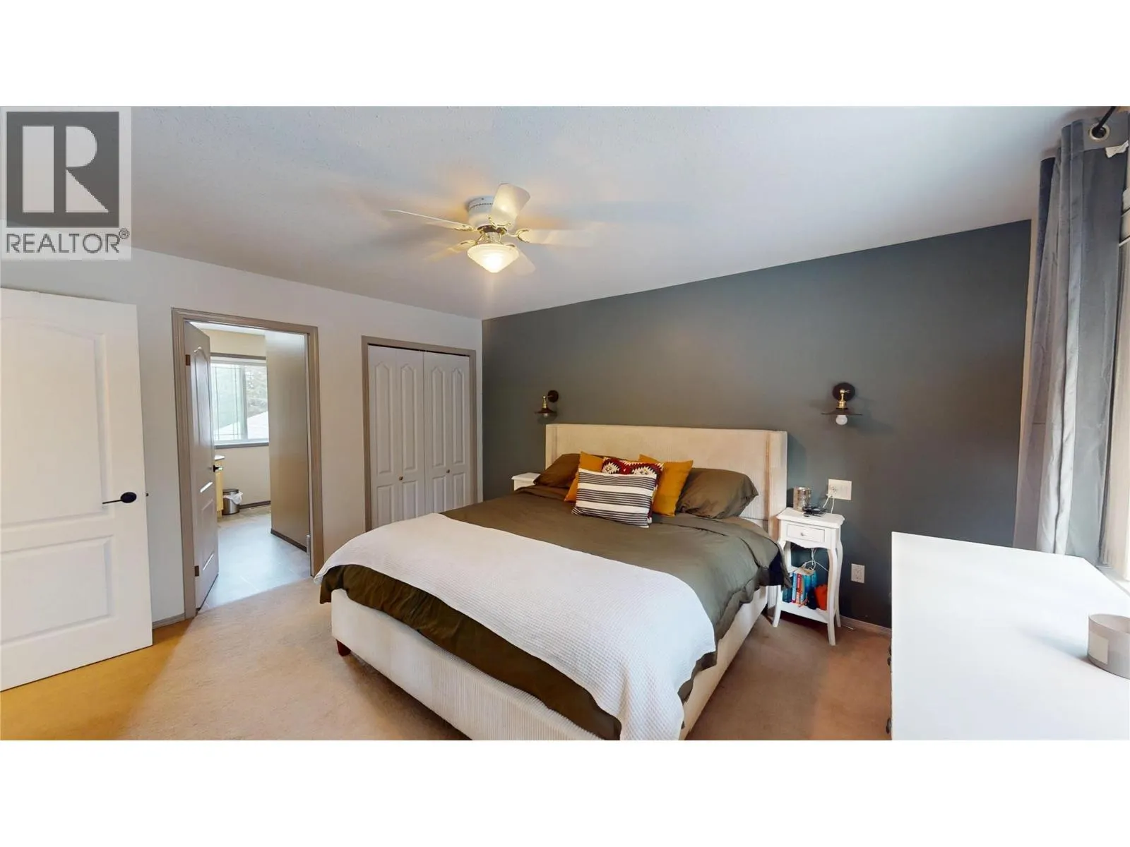 1646 MT PYRAMID Crescent
