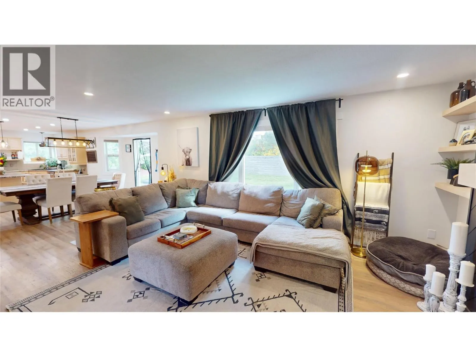 1646 MT PYRAMID Crescent
