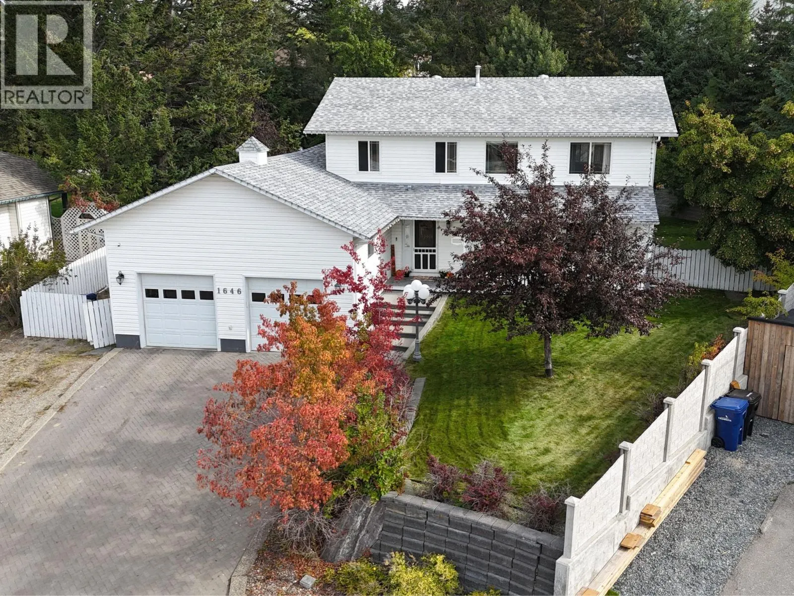 1646 MT PYRAMID Crescent