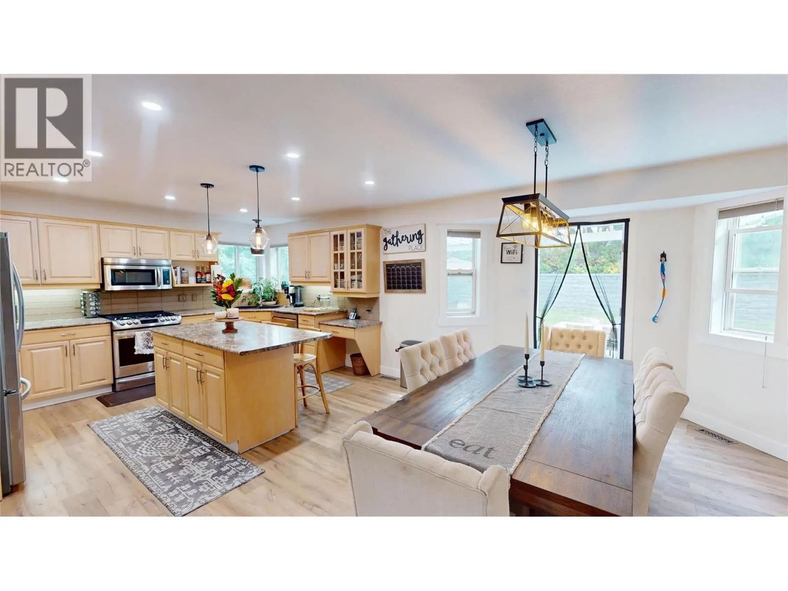 1646 MT PYRAMID Crescent
