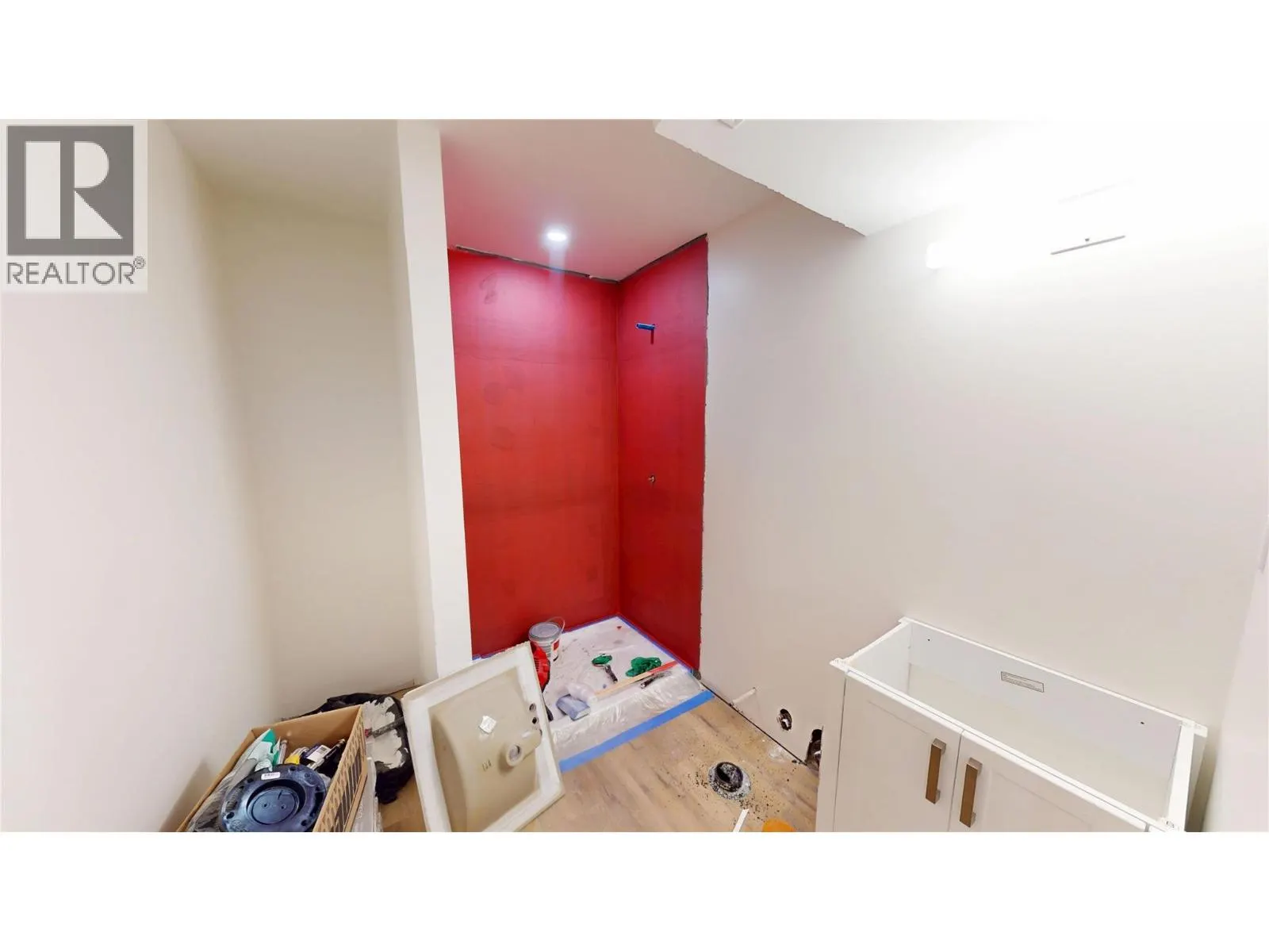 1646 MT PYRAMID Crescent