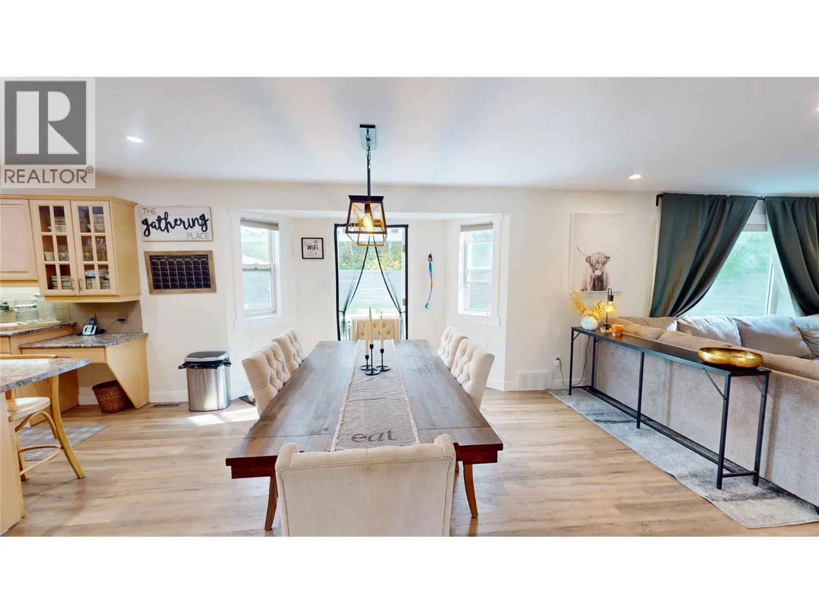1646 MT PYRAMID Crescent